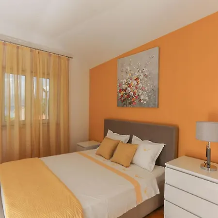 Tonka - Two Bedroom - St Supetar