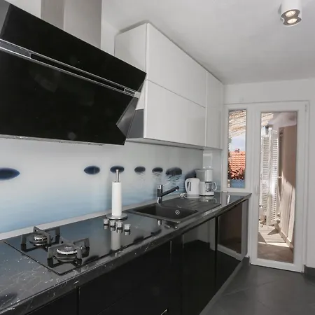 Tonka - Two Bedroom - St Apartamento Supetar