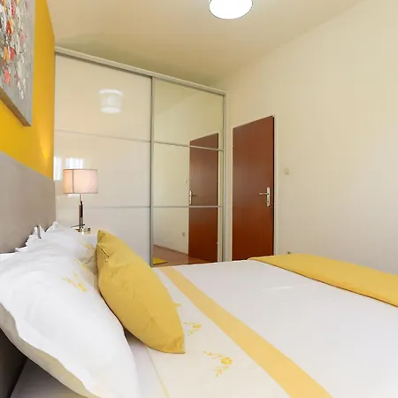 Tonka - Two Bedroom - St * Supetar