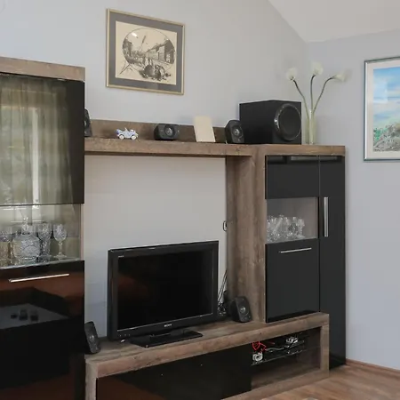 Tonka - Two Bedroom - St *