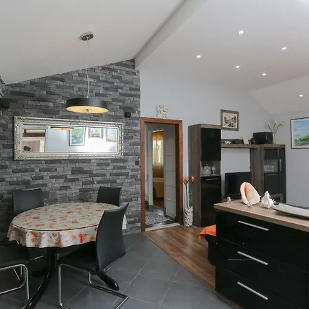 Tonka - Two Bedroom - St * Supetar