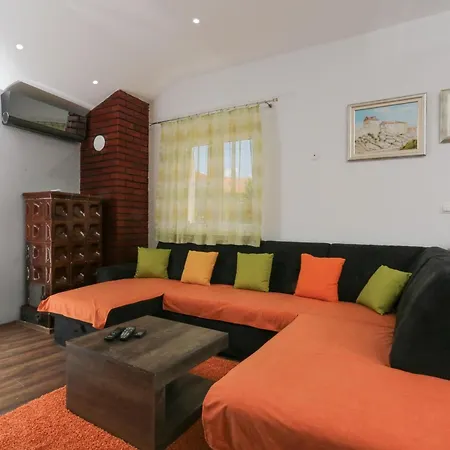 Tonka - Two Bedroom - St Apartamento Supetar