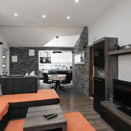 Tonka - Two Bedroom - St * Supetar